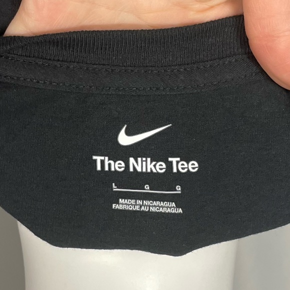 NWT Size Large Nike The Nike Tee Graphic T-shirt Black - Picture 5 of 6